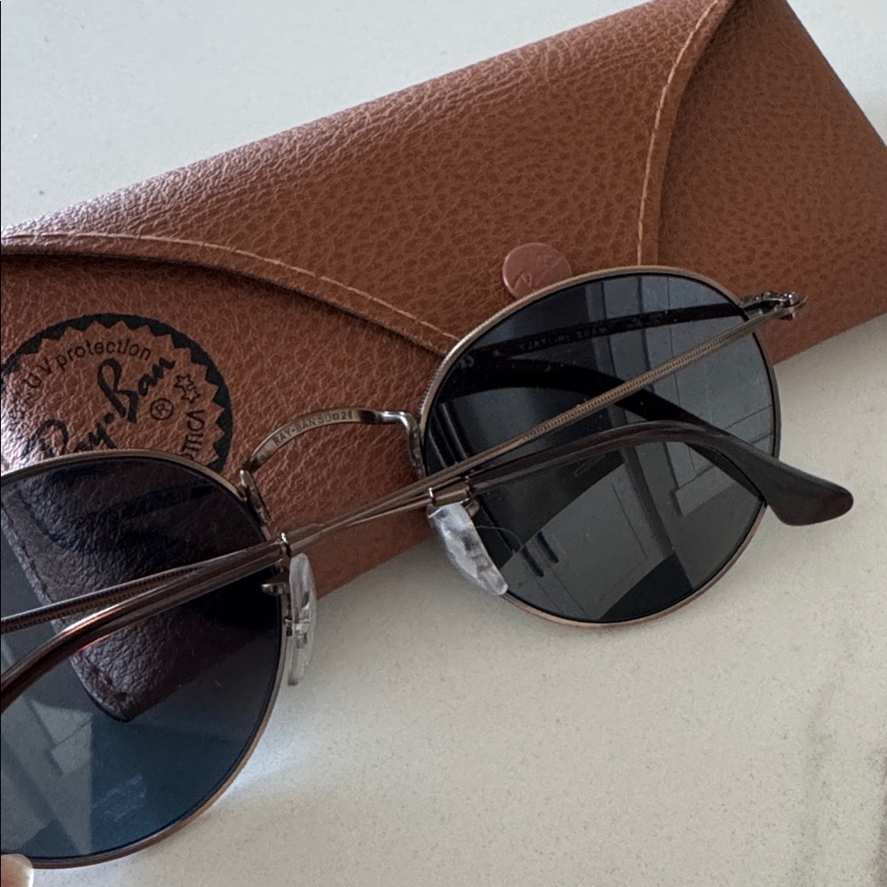 Ray-Ban Sunglasses - Picture 4 of 4